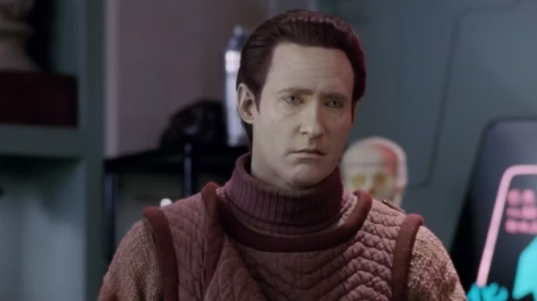 Lore frowns wearing a Pakled outfit in Star Trek: The Next Generation