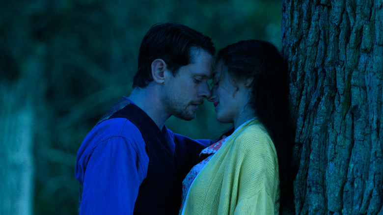 Emma Corrin and Jack O'Connell in Lady Chatterley's Lover
