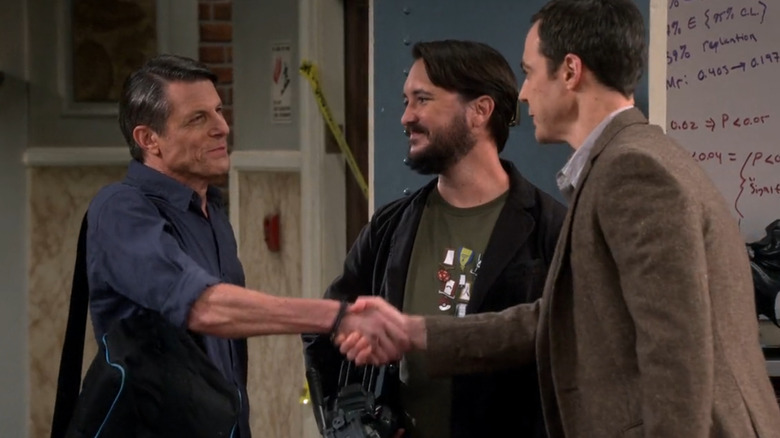 Adam Nimoy dan Wil Wheaton sebagai diri mereka sendiri bersama dengan Jim Parsons sebagai Sheldon Cooper di Teori Big Bang