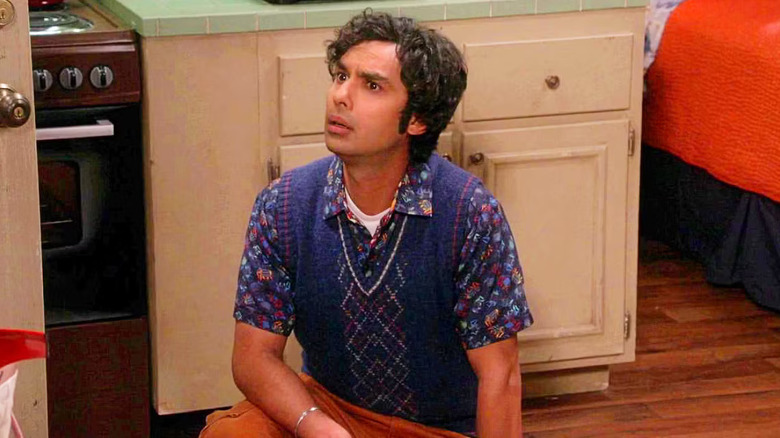 Raj olhando confuso para a Teoria do Big Bang