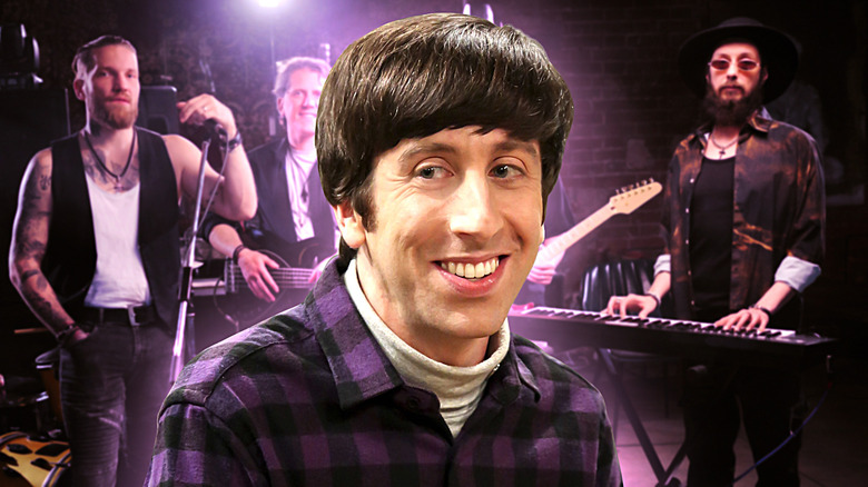 Howard Wolowitz in front of band Big Bang Theory