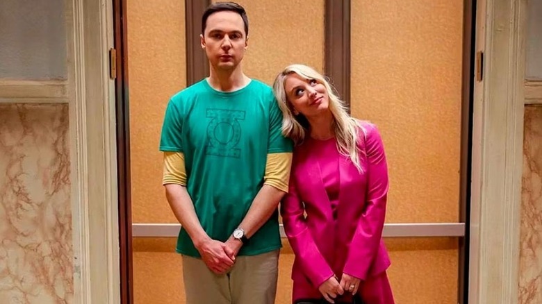 Sheldon e Penny no elevador