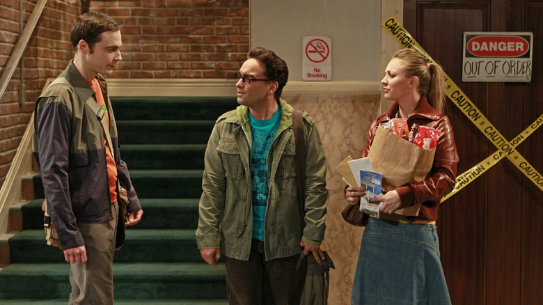 Sheldon Leonard and Penny in the hallway arguing on The Big Bang Theory