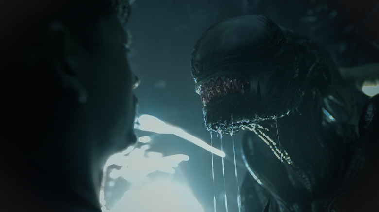 Rómulo el extraño xenomorfo