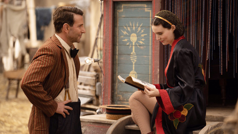 Bradley Cooper and Rooney Mara in Nightmare Alley