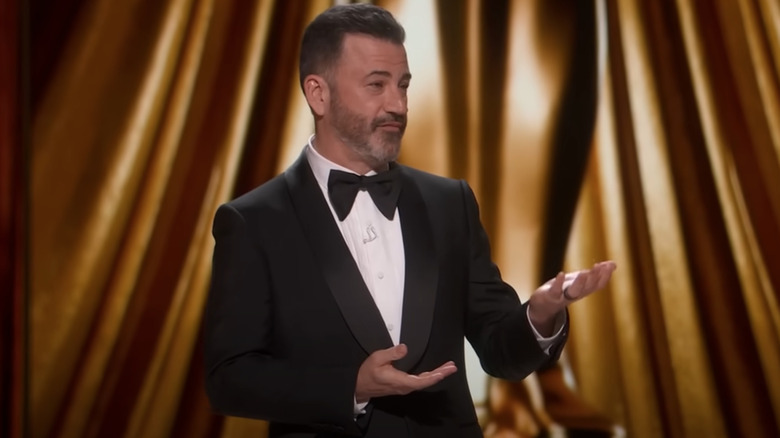 Jimmy Kimmel Memberikan monolog pada upacara 2024 Oscar