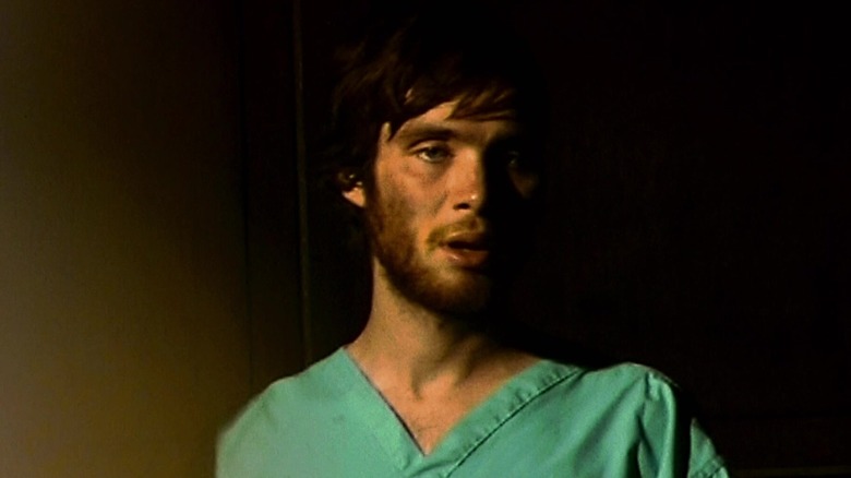 Cillian Murphy's Jim standing in the dark in 28 Days Later