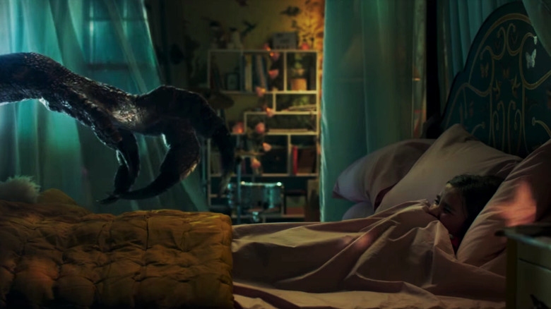  Indoraptor and Isabella Sermon in Jurassic World: Fallen Kingdom