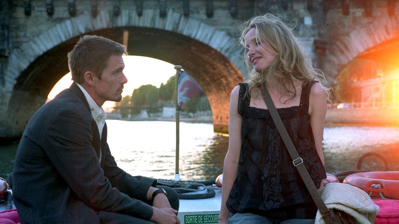 Jesse e Celine em um barco em Paris em Before Sunset