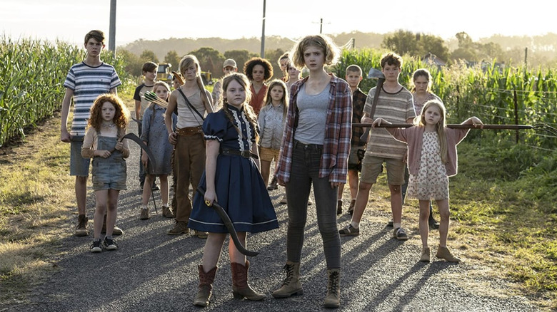 Kids in a field in a Children of the Corn movie