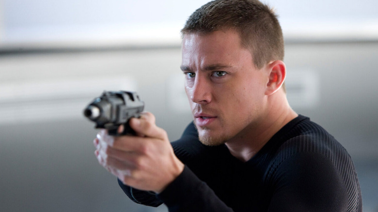 Channing Tatum aiming gun in G.I. Joe Rise of Cobra