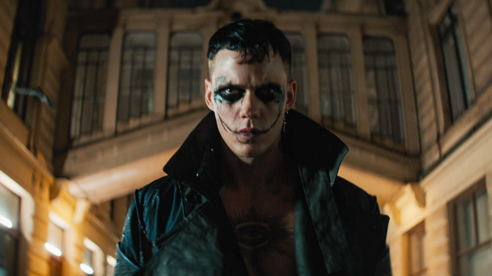 The Crow Review A Lifeless Remake Starring Bill Skarsgård