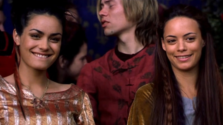 Shannyn Sossamon and Bérénice Bejo in A Knight's Tale