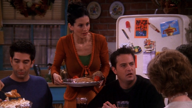 David Schwimmer, Courteney Cox, Matthew Perry, and Christina Pickles in Friends, season 6, episode 9