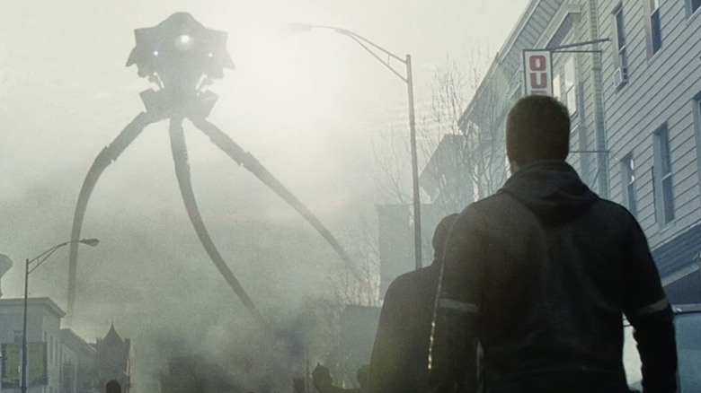 Tom Cruise and a tripod in Spielberg's War of the Worlds