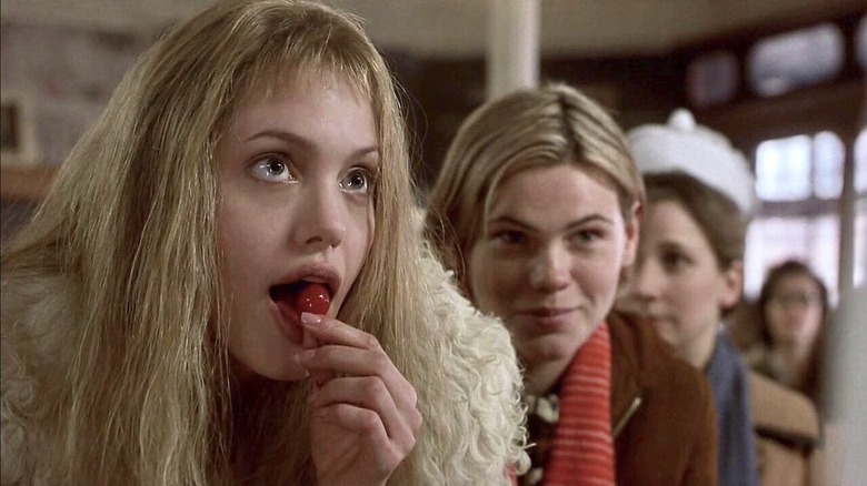 Angelina Jolie and Clea DuVall in Girl, Interrupted