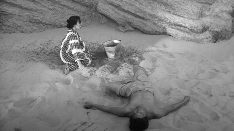 Woman Dunes Movie Water Sand