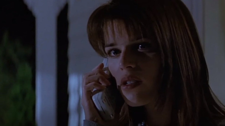 Sidney Prescott (Neve Campbell) chats with a cretin in Scream (1996)