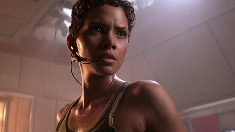 Jinx wearing a headset while training in Die Another Day.