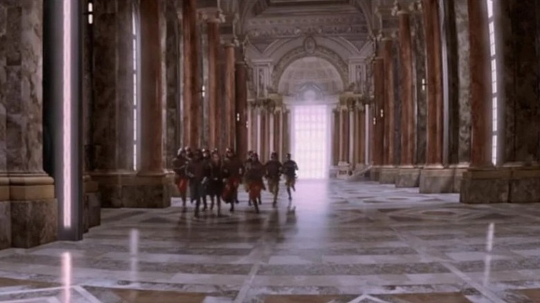 Soldados Naboo percorrem os corredores do Palace em Guerra nas Estrelas: The Phantom Menace