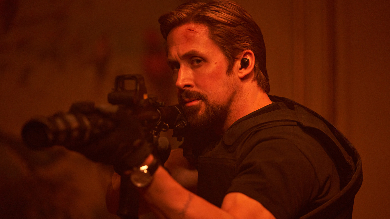 The Grey Man Images Reveal Ryan Gosling, Chris Evans, And Ana De Armas