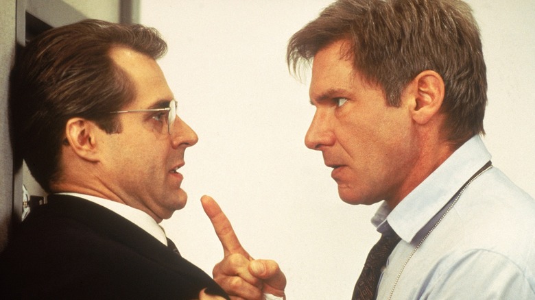 Jack Ryan gives Bob Ritter the finger of disapproval in Clear and Present Danger