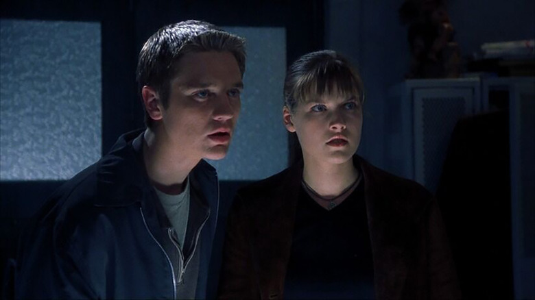 Devon Sawa and Ali Larter as Alex Browning and Clear Rivers