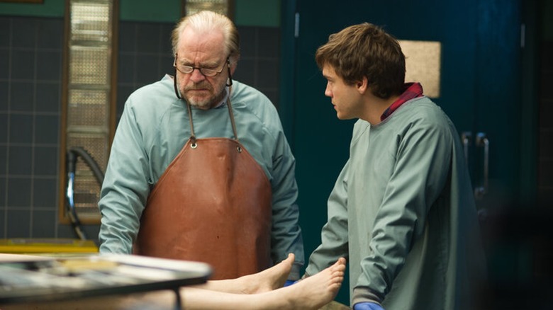 Tommy y Austin están en la morgue por la autopsia de Jane Doe.