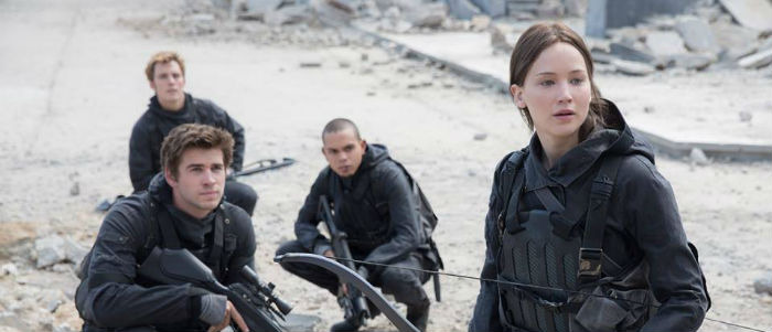 Hunger Games: Mockingjay – Part 2' showdown on EW's new cover