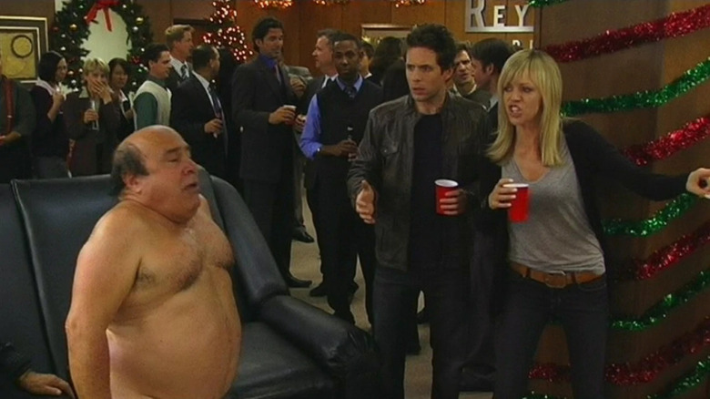 Always Sunny, naked Frank at a party