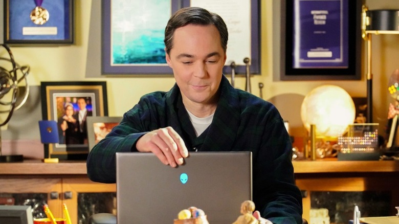 Sheldon Cooper smiling and opening his laptop on Young Sheldon