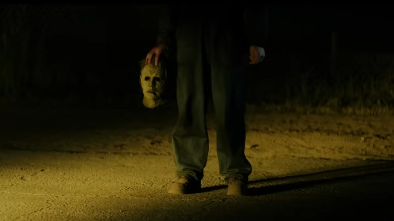 Rohan Campbell holding Michael's mask in Halloween Ends