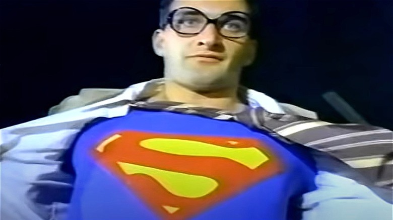 Süpermen ripping shirt open