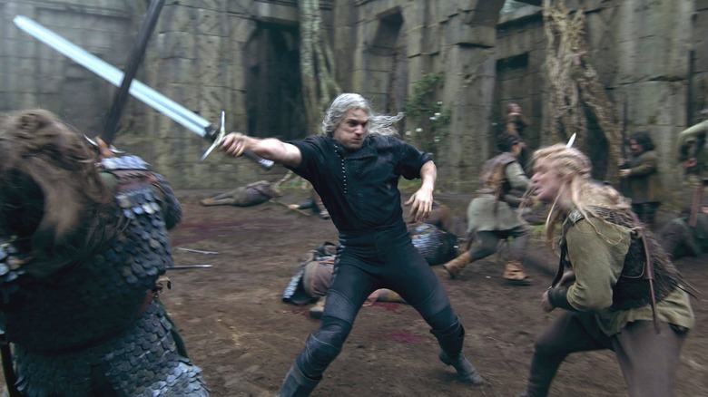 Geralt fights Rience's outlaws with a sword