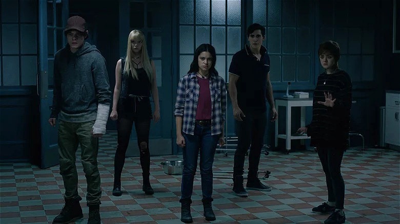 Teenagers in dark room The New Mutants