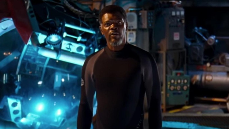 Samuel L. Jackson standing precariously close to the edge of the pool in Deep Blue Sea