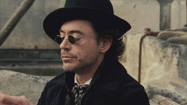 Robert Downey Jr. with sunglasses in Sherlock Holmes