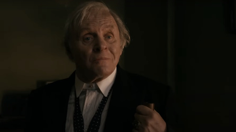 Anthony Hopkins, a cômoda