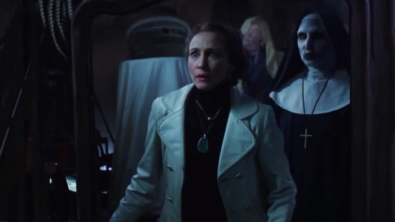 The Conjuring 2 lorraine valak mirror