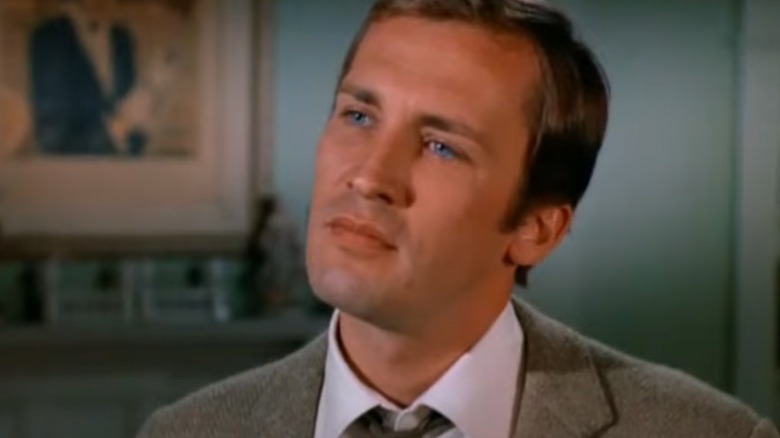 Roy Thinnes' David Vincent cocks his head inquisitively in The Invaders