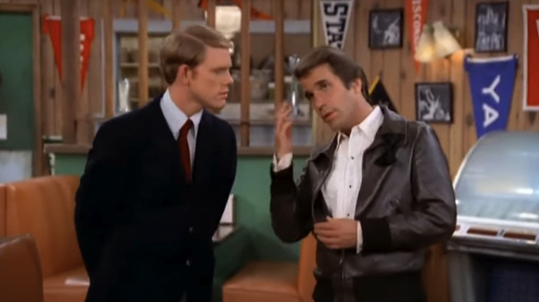 The Fonz talks to Richie in a diner on Happy Days