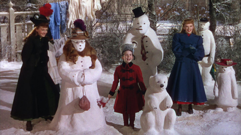 The Smith family standing next to snowmen in Meet Me in St. Louis