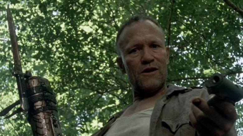 Merle with bayonet arm