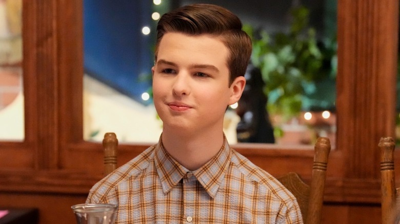 Sheldon Cooper (Iain Armitage) looking smug on Young Sheldon