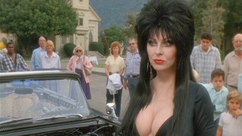 Elvira/Cassandra Peterson in Elvira Mistress of the Dark