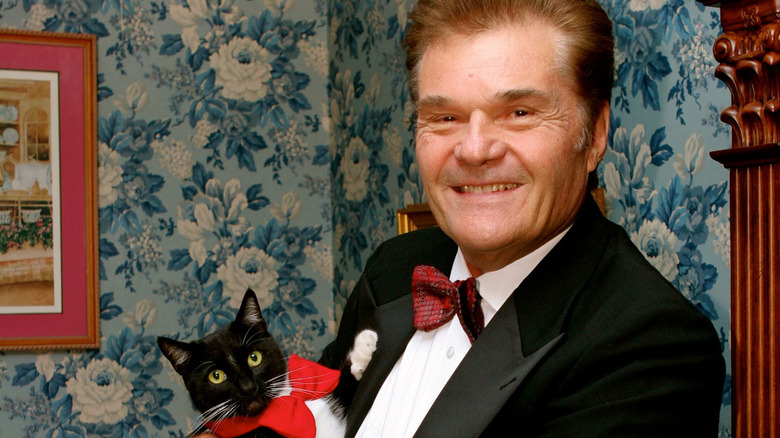 Fred Willard and a cat in Best in Show (2001)