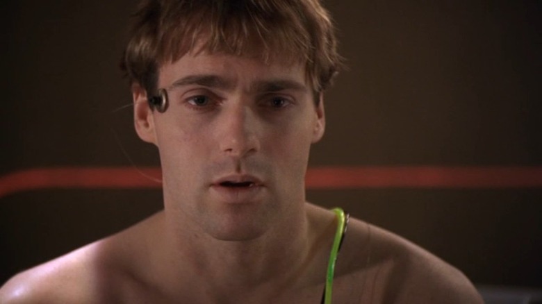 Michael Shanks con una mirada en blanco en el episodio de Stargate SG-1 Out of Mind