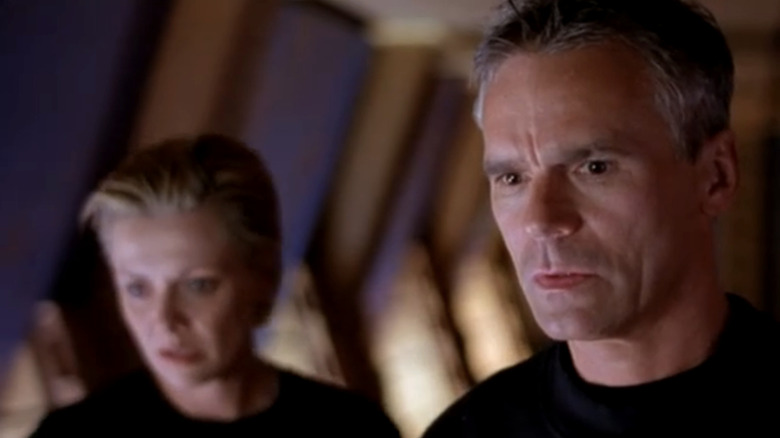 Jack de Richard Dean Anderson y Samantha de Amanda Tapping están tensos en Stargate SG1