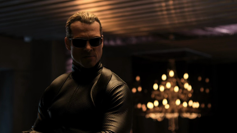 Albert Wesker wears sunglasses underground in Resident Evil: The Final Chapter