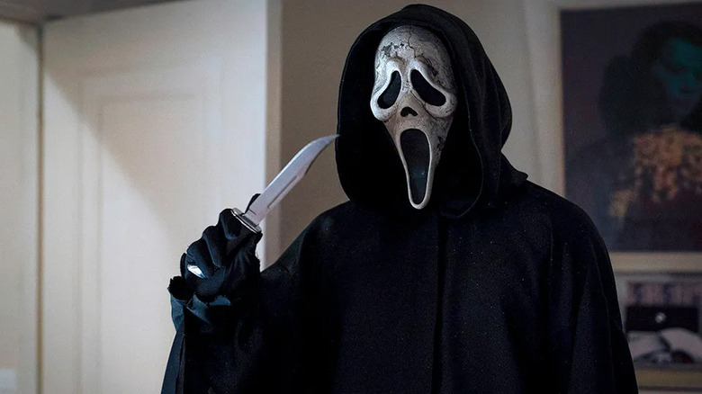 Ghostface holding a knife in Scream 6